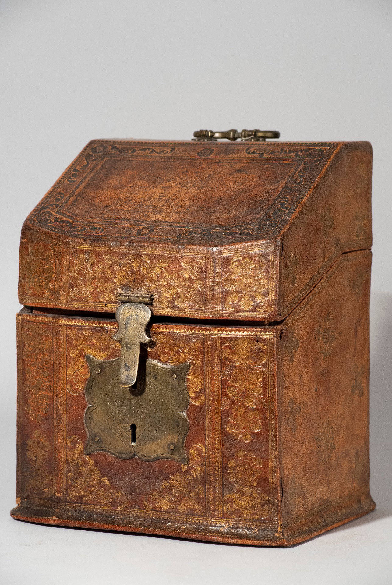 Venice (Late 18th Century - Early 19th Century), Gilded leather box with noble coat of arms